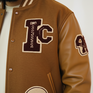 Chaqueta Varsity Unisex Personalizada - Precio al por Mayor, Venta Caliente, Ropa Urbana con Diseño de Parches, Calidad Premium, 100% Lana - Product Image 4