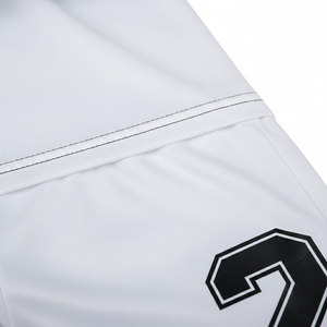 Uniforme de Fútbol Sublimado Personalizado 100% Poliéster, Transpirable, de Secado Rápido, Conjunto de Equipación Deportiva con Degradado Blanco y Negro - Product Image 5
