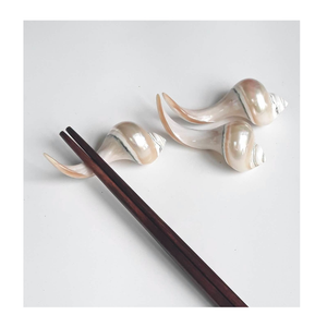 Soporte para palillos hecho a mano con forma de concha marina de color natural, diseño para restaurante, hotel, resort, estilo océano, estilo japonés. - Product Image 4