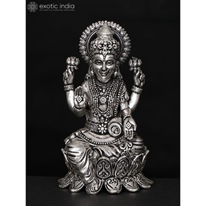 Petite statue superfine en laiton de 4 pouces de la déesse Lakshmi Sculpture de bénédiction plaquée argent - Product Image 2