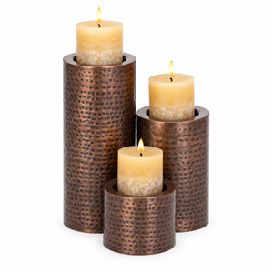 Juego de 3 Portavelas de Cobre Martillado en Alturas Graduadas para Decoración de Mesa |   Portavelas de Metal Rústico para Decoración del Hogar - Product Image 1