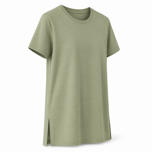 Camiseta de Manga Corta para Mujer, Color Verde Salvia, Cuello Redondo, Corte Largo con Abertura Lateral, en Tejido de Algodón Interlock, Estilo Casual - Product Image 2