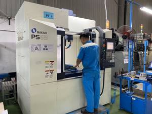 เครื่องกัด CNC สำหรับเจาะทองเหลืองสแตนเลสอลูมิเนียมไทเทเนียม OEM ความแม่นยำในการผลิตตามสั่ง - Product Image 5