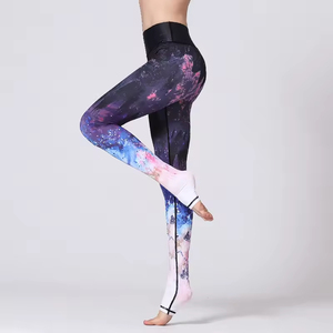 Vêtements de yoga et de fitness pour femmes à la mode en gros, leggings pour femmes à taille haute lavables avec impression par sublimation pour la saison d'automne, style streetwear - Product Image 2
