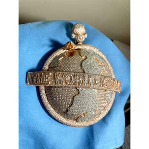 Pendentif Carte du Monde Crâne Sertie de Diamants Moissanite en Argent 925, Bijou de Luxe Hip Hop pour Hommes, Idéal pour Fêtes et Événements - Product Image 3