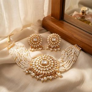 Conjunto de joyería étnica chapada en oro para mujer con cuentas rojas y diseño de flor de cristal para fiesta de bodas - Product Image 4