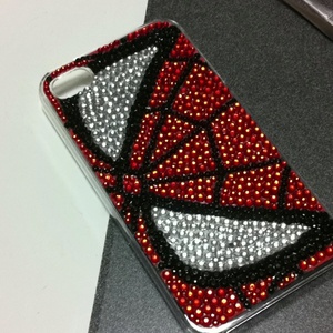 Coque de téléphone en forme de cœur perlé faite à la main, transparente avec cœurs rouges et accents dorés, thème amour, accessoire de décoration pour la Saint-Valentin - Product Image 4