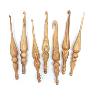 Juego de agujas de ganchillo de madera hechas a mano de alta calidad, agarre cómodo, diseño de madera natural por blossom craft india - Product Image 5