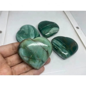Última Venta Caliente Tendencia Crisoprasa Ágata Piedra 45mm Corazones de Cristal Venta al por mayor Artesanía de Cristal Piedras Naturales Pub Corazones - Product Image 1