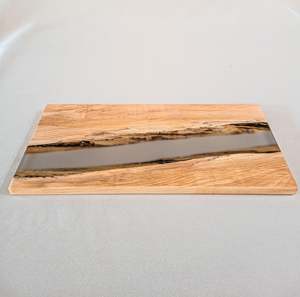 Planche à découper en bois d'acacia rustique et résine, faite à la main, de qualité supérieure, pour charcuterie, fromage, pain et usage quotidien - Product Image 1