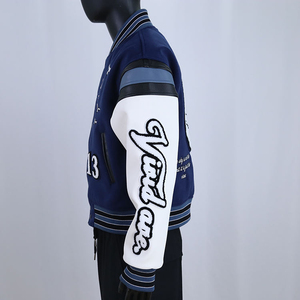 Chaqueta Varsity de Estilo Vintage con Parche Bordado, Lana Suave, Color Personalizado, Mangas de Cuero Premium, Chaqueta Letterman - Product Image 5
