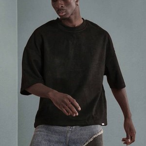 เสื้อยืดผู้ชายปักลาย 3 มิติ สีดำ ผ้าคอตตอนหนานุ่ม ทรงโอเวอร์ไซส์ สตรีทแวร์ รับสกรีนโลโก้ เสื้อยืดโอเวอร์ไซส์พรีเมียมแบบเรียบ - Product Image 2