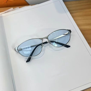 Gafas de ojo de gato retro de metal de alta calidad para mujer, montura lisa, estilo coreano, espejo plano, de gran valor y tendencia. - Product Image 5