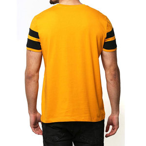 Camiseta Casual de Punto para Hombre, Cuello Redondo, Manga Corta, Ajustada, Color Amarillo con Ribete en Contraste de Rayas Negras - Product Image 2