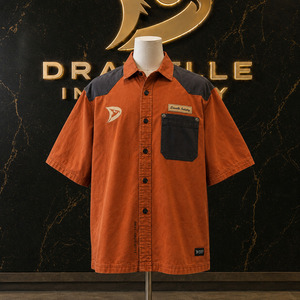 Chemise de travail ample en sergé de coton pour homme, style mécanicien, personnalisée Y2K, coupe carrée, boutonnée, avec broderie et patch graphique au dos, streetwear - Product Image 1