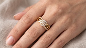 แหวนวงแหวนแบบคลัสเตอร์ ดีไซน์ทันสมัย ทองคำขาว 14K เพชรเลี้ยงในห้องปฏิบัติการ รับรองโดย IGI ชุบโรเดียม แหวนค็อกเทล รับผลิตตามแบบ OEM เครื่องประดับสั่งทำ - Product Image 3