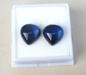 Paire de cabochons en quartz mystique bleu, forme cœur, pierres précieuses naturelles, pour cadeaux, bijoux et artisanat - Product Image 1