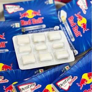Vente en gros de chewing-gum sans sucre Dentyne Splash Red Bulls, paquet de 15 g, chewing-gum sans sucre, saveur de fruits mélangés, vente en gros, approvisionnement en vrac - Product Image 6