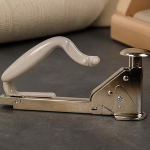 [YOU-ONE Befestigungssysteme] Musterhefter Bates L19 Typ mit massiven Stahlseitenflügeln und einfacher Papierentklemmung, Handhefter - Product Image 2
