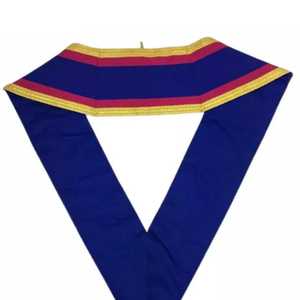 Tablier maçonnique personnalisé écologique à motif croisé, bleu, rouge, or, avec écusson en tissu brodé en forme de V à coudre, style classique - Product Image 2
