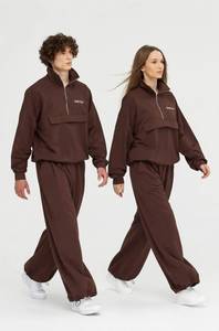 Ensemble de survêtement unisexe marron à col zippé ONETEN, coupe ample, longueur intégrale, couleur unie, poche discrète, tenue décontractée pour l'automne - Product Image 4