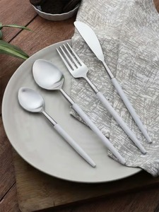 Ensemble de couverts en métal pour table de cuisine moderne, paire de fourchettes de service, conçues pour des besoins de repas haut de gamme - Product Image 2