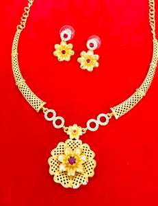 Conjunto de Collar, Pendientes, Anillo y Pulsera con Acabado Dorado Floral, Joyería de Diseño Elegante 23323 - Product Image 3