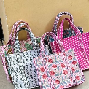 Sac fourre-tout matelassé en coton fait main de haute qualité pour femme avec chaînes, fermeture ouverte, résistant à l'eau, sac de transport estival - Product Image 3
