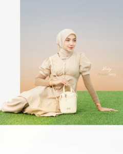 Sac à main en cuir synthétique de qualité supérieure avec fermeture éclair, bandoulière réglable, poche fonctionnelle et portefeuille intégré - Product Image 4