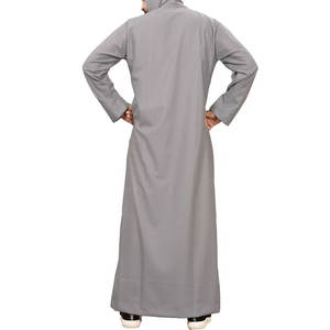 Qamis arabe pour homme, tenue traditionnelle modeste, longueur au sol, manches longues, design épuré, vente en gros, exportation - Product Image 2