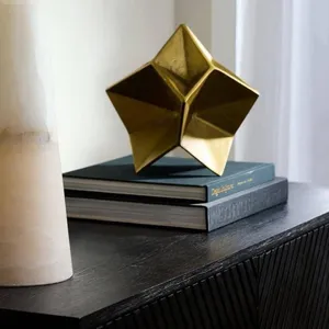 Sculpture métallique artisanale moderne, pièce maîtresse de luxe pour villas design, figurine en aluminium plaqué or moderne - Product Image 1