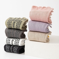 Chaussettes de yoga en gros pour femmes, professionnelles, antidérapantes, sportives, à cinq doigts, en coton, avec soutien, en stock, logo brodé personnalisé, OEM