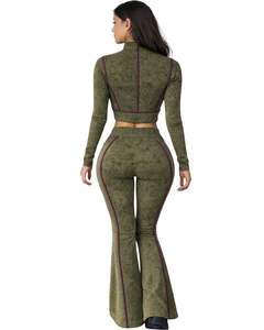 Ensemble de yoga deux pièces vert olive pour femme : haut court zippé et pantalon évasé taille haute, avec coutures contrastées imprimées, tenue de sport personnalisée - Product Image 3