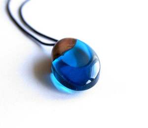 Collier pendentif rustique en bois et résine, bijou de méditation en bois et résine - Product Image 5