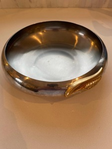 Cuenco decorativo minimalista con acabado plateado y diseño de hojas doradas para la decoración de la mesa de entrada, para un estilo que deja una primera impresión. - Product Image 6