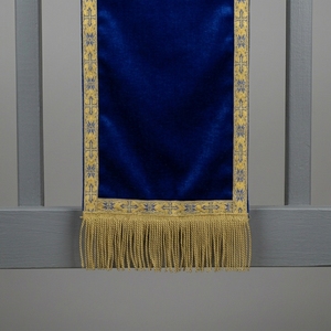 Chapelet religieux brodé bleu avec IHS et franges pour la décoration de l'autel de l'église - Product Image 2