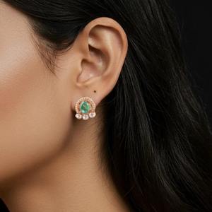 Conjunto de pendientes y gargantilla con piedra esmeralda, listo para ocasiones festivas y de compromiso, diseñado en plata de ley Gajaah 925 para mujer. - Product Image 1