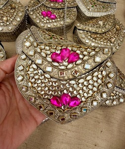 Nuevo Bolso de Mano Metálico con Diseño Mini Kundan y Correa de Cadena, Estilo Étnico Antiguo, para Bodas y Fiestas, para Mujeres y Niñas - Product Image 6