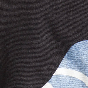 Veste en jean sur mesure avec surface lisse, construction durable, poches pratiques et coupe confortable - Product Image 6