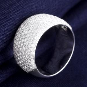 แหวนมอสซาไนต์ทรงปรินเซสคัทคุณภาพพรีเมียม ความใสและความเปล่งประกายอันน่าทึ่ง เหมาะสำหรับการขอแต่งงาน มีจำหน่ายในราคาส่งออก - Product Image 3