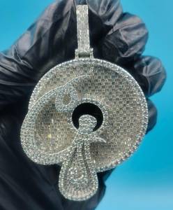 จี้ห้อยคอฮิปฮอปผู้ชายชุบทอง 18K ประดับเพชรโมอิสซาไนต์ VVS หรูหรา จี้เงินแท้ 925 พร้อมจี้ตัวอักษร - Product Image 1