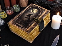 Carnet en cuir fait main Grimoire Corbeau, style vintage gothique, livre des ombres païen, 200 feuilles, reliure cousue, cadeau sorcière