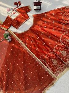 Lehenga Choli Tradicional de Seda de Diseñador, 3.8 Metros, Estilo Flare, Premium, Cosido, Listo para Usar, Invierno, para Mujeres Indias y Pakistaníes, Venta al Por Mayor - Product Image 4