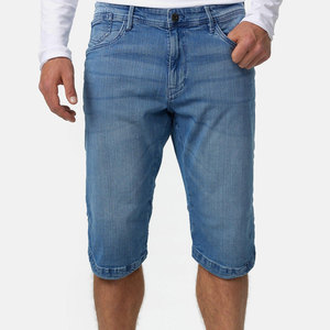 Shorts en jean premium pour homme, bleu indigo délavé, avec broderie géométrique et motifs rayonnants, coupe oversize, style streetwear - Product Image 6