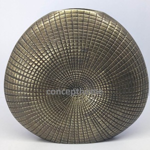 Customized Handmade Modern Lightweight Eco-Friendly High Quality Wedding Centerpiece <b>Mini</b> Flower <b>Vases</b> Small Gold Metal Luxury - Product Image 2