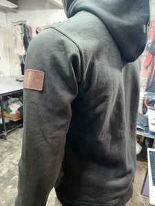 Pull à capuche en polaire noir pour homme avec logo brodé motif léopard sur le devant, vêtement décontracté pour l'extérieur en hiver - Product Image 4