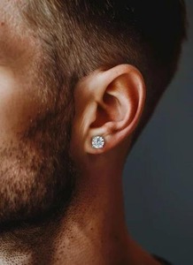 Pendientes de compromiso de moissanita de nuevo diseño, unisex, con diamantes, para fiestas de compromiso y bodas, disponibles para la venta. - Product Image 2