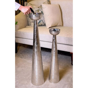 Ensemble de brûleurs d'encens au sol texturés dorés, élégants et hauts, avec supports coniques, créant une décoration de luxe pour la maison du Moyen-Orient - Product Image 4