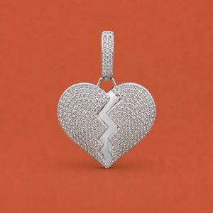 Pendentif en diamant pour homme en forme de cœur brisé en argent 925 avec moissanite VVS de haute qualité - Product Image 1