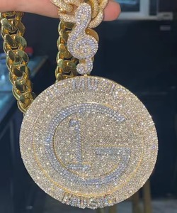 Breloques Hiphop de Luxe Personnalisées en Moissanite, Lettre Initiale Ronde Entièrement Sertie en Argent 925 Certifié, Passe le Test du Diamant - Product Image 1